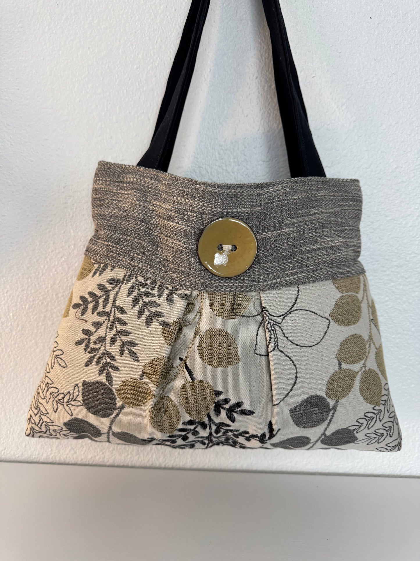Floral tapestry Handbag Purse Tote in Cream and Gold