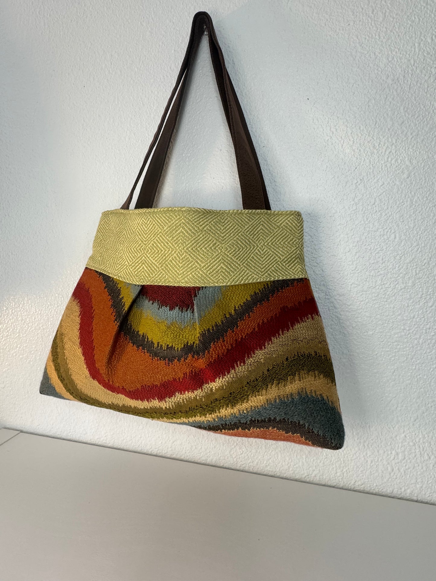 Green and Red Tapestry Wave Tote Handbag Purse