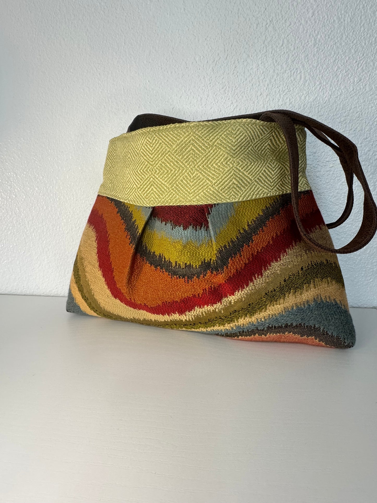 Green and Red Tapestry Wave Tote Handbag Purse