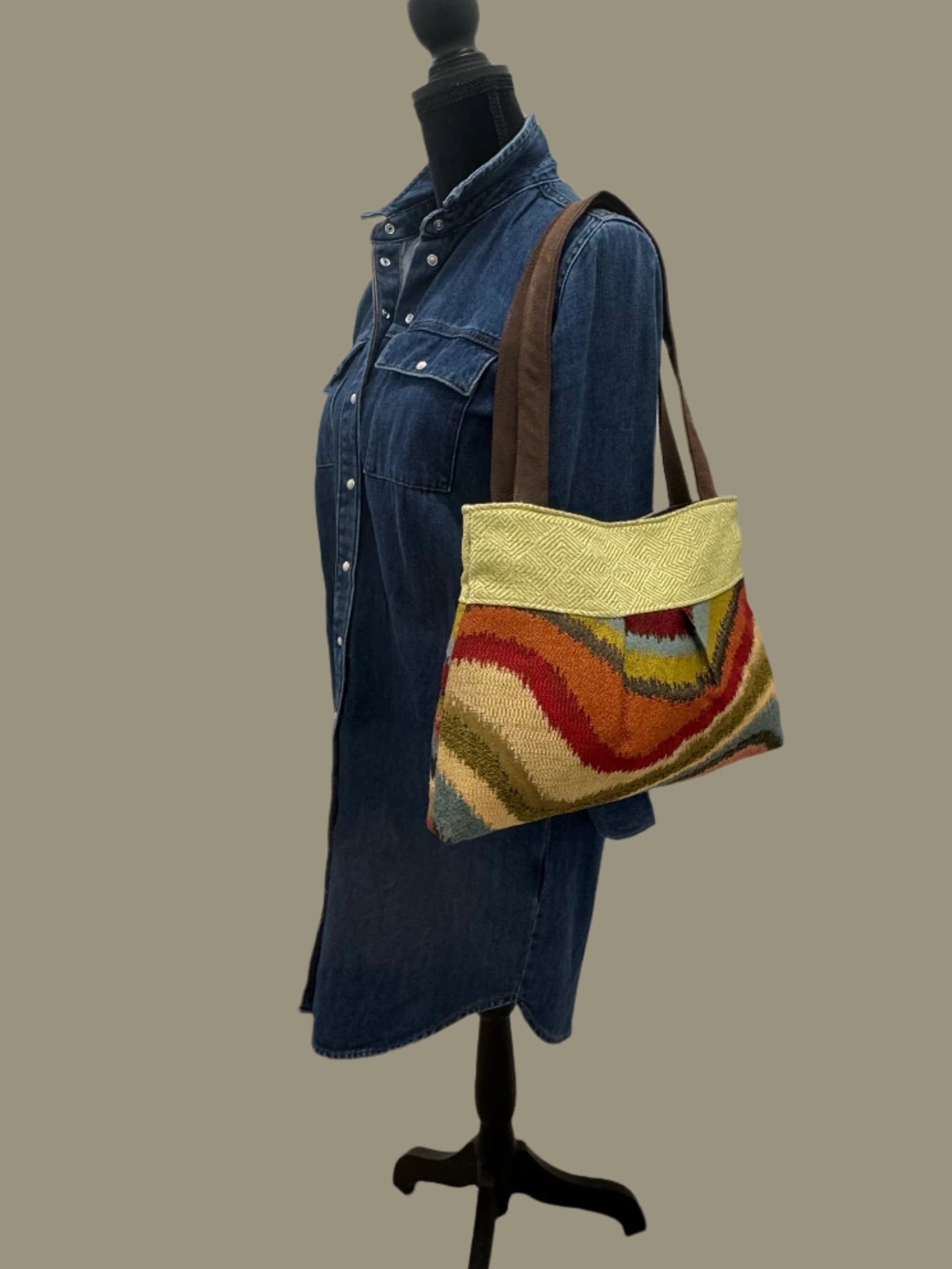 Green and Red Tapestry Wave Tote Handbag Purse